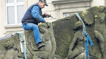 Auf Stein gebohrt. Denkmalpflege am Potsdamer Stadtschloss. 