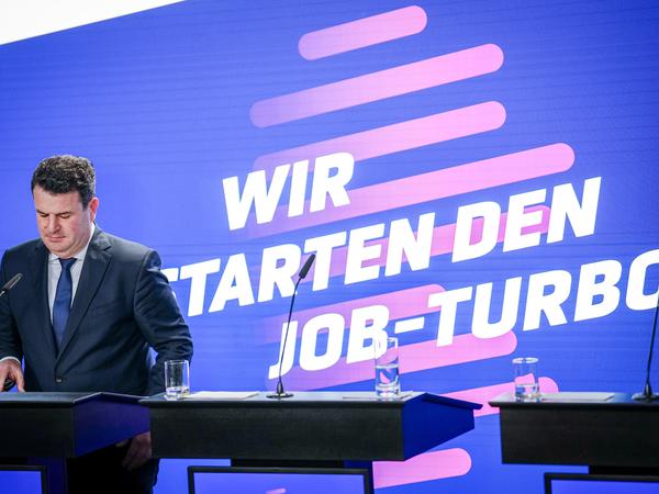 Hubertus Heil, Bundesminister für Arbeit und Soziales, bei der Pressekonferenz zum 3. Arbeitsmarktgipfel „Job-Turbo“. 