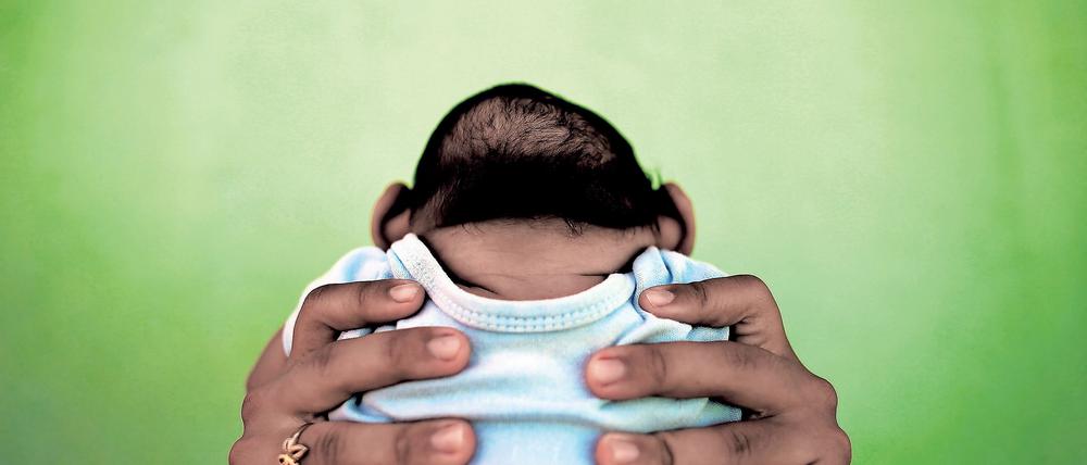 Jackeline, 26, holds her son who is 4-months old and born with microcephaly, in front of their house in Olinda, near Recife, Brazil, in this February 11, 2016 file photo. Evidence is building for the theory that Zika can cause newborn brain defects, and the World Health Organization is promising more answers in weeks, but nailing a definitive link will be neither simple nor swift. Picking apart numerous potential connections between mothers who show evidence of infection with the mosquito-borne virus and babies born with microcephaly, in which the head is abnormally small, will require precision and patience, specialists say. To match Insight HEALTH-ZIKA/MICROCEPHALY REUTERS/Nacho Doce/Files TPX IMAGES OF THE DAY