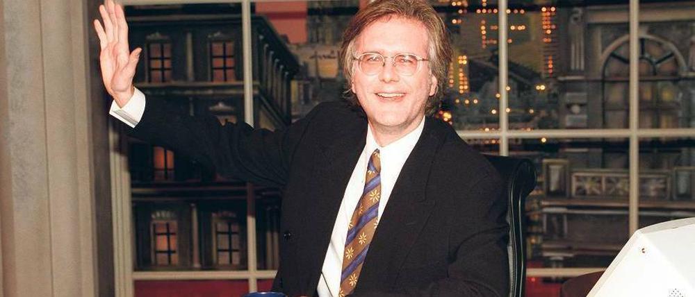 Hallo! Die Neuauflage der Late-Night-Show von Harald Schmidt bei Sat1 (hier ein Foto von 1995) ab Herbst könnte auch als eine Art Informationssendung daherkommen. Foto: dpa