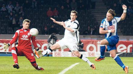 Starke Leistung mit dem schwachen Fuß. Patrick Ebert traf in seinem zweiten Saisonspiel von Beginn an zum 1:1. Foto: Napierski