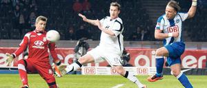 Starke Leistung mit dem schwachen Fuß. Patrick Ebert traf in seinem zweiten Saisonspiel von Beginn an zum 1:1. Foto: Napierski