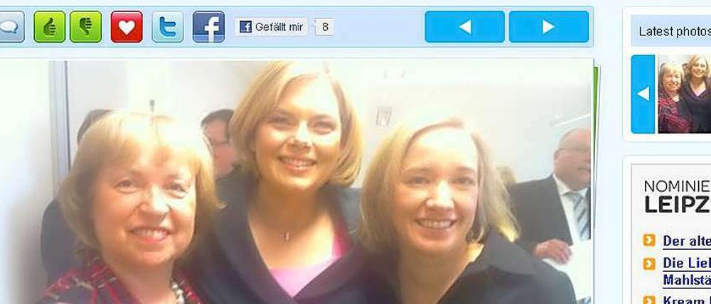 Sekt und Selters: Julia Klöckner, flankiert am Wahlabend, darunter ihr eigener Kommentar: "Gute Stimmung". Offensichtlich.