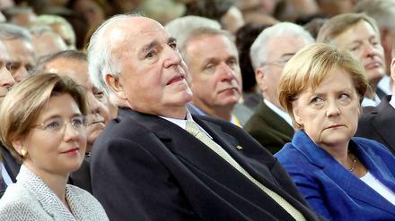 Altkanzler Kohl und Kanzlerin Merkel bei einem Empfang im Palais am Funkturm in Berlin im Oktober 2010.
