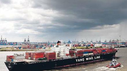 Leinen los. In Zukunft soll mehr Fracht per Schiff transportiert werden. Foto: dpa