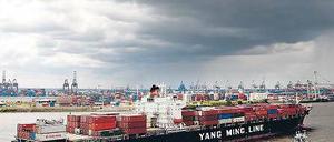 Leinen los. In Zukunft soll mehr Fracht per Schiff transportiert werden. Foto: dpa