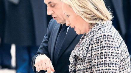 Erfolg des Präsidenten. Beim Pariser Gipfel stand Nicolas Sarkozy – hier mit US-Außenministerin Hillary Clinton – im Mittelpunkt. Foto: AFP