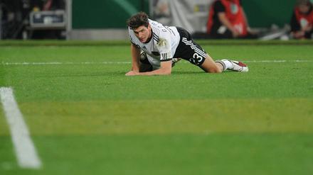 Die Schwere wird er nicht los. Mario Gomez, einziger deutscher Torschütze gegen Australien, bekommt bei den Fans trotz guter Leistung keinen Fuß auf den Boden.