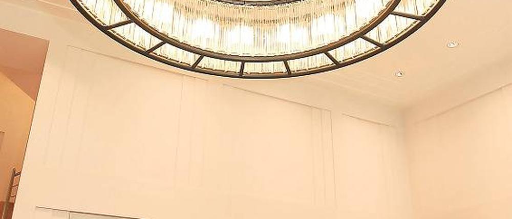 Was kann ich für Sie tun? Das hört der Hausbewohner gern. Doch nobel residieren – inklusive Edelpförtner als Mädchen für alles – hat seinen Preis. Auch in Berlin.