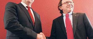 Hand drauf. Jetzt sind Weselsky und Weber wieder nett zueinander. Foto: dapd