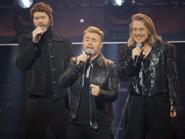 Die britische Band Take That tritt während der ZDF-Show „Wetten, dass..?“ auf. 