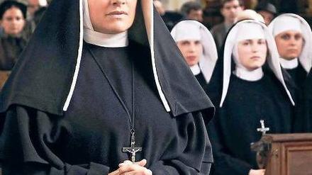Christine Neubauer im ARD-Zweiteiler auch noch als "Gottes mächtige Dienerin".