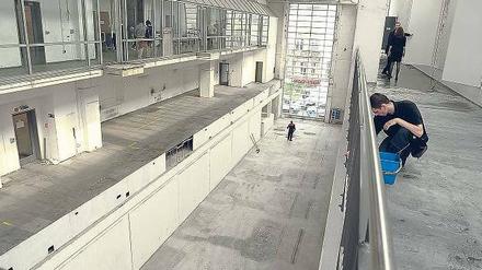 Ein Hinterhof macht sich schön. Im Hof des ehemaligen Verlagshauses des Tagesspiegel in der Potsdamer Strasse in Berlin sind mehrere Galerien eingezogen. In der alten Druckerei wird noch renoviert.