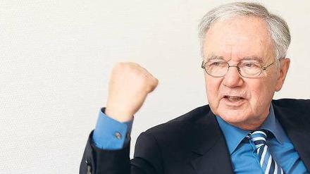 Kirchenmann, Politiker, Buchautor. Manfred Stolpe wird diesen Montag 75 Jahre alt. Von 1990 bis 2002 war er Ministerpräsident Brandenburgs, von 2002 bis 2005 Bundesminister für Verkehr, Bau- und Wohnungswesen. Zu DDR-Zeiten war Stolpe unter anderem als Konsistorialpräsident für die Evangelische Kirche Berlin-Brandenburg tätig.