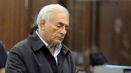 IWF-Chef Dominique Strauss-Kahn muss vorerst weiter in Haft bleiben, da Fluchtgefahr bestehe.