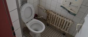 Berlin, das Andreas-Gymnasium ist eine ziemliche Ruine.   