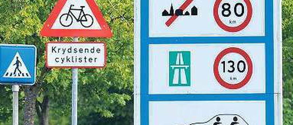 Freie Fahrt: Noch kann man den Grenzübergang zwischen Flensburg und dem dänischen Krusa ungehindert passieren. Foto: Carsten Rehder/dpa