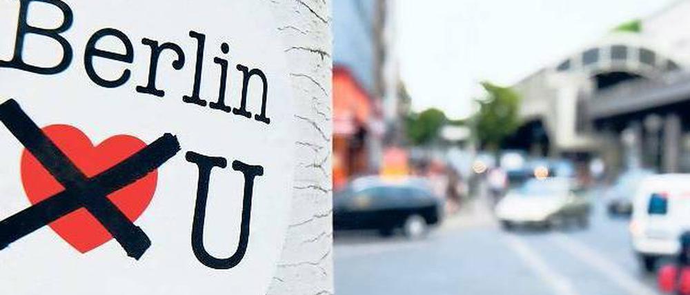 Doch nicht weltoffen? Zu viele Touristen treiben die Preise hoch und beschränken die Lebensfreude, finden einige Berliner. Die meisten heißen ihre Gäste herzlich willkommen, widerspricht die FDP. Über Tourismus in Berlin diskutiert sie – auch mit den Grünen.