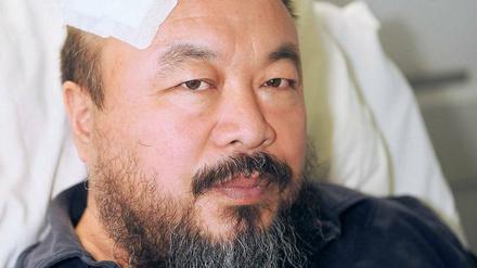 Seit April verschleppt. Der Künstler Ai Weiwei ist in Ungnade gefallen. Die chinesischen Behörden halten ihn mit abstrusen Anschuldigungen gefangen. Die Proteste aus dem Westen drohen zu verstummen, der Fall gerät in Vergessenheit. Foto: dpa