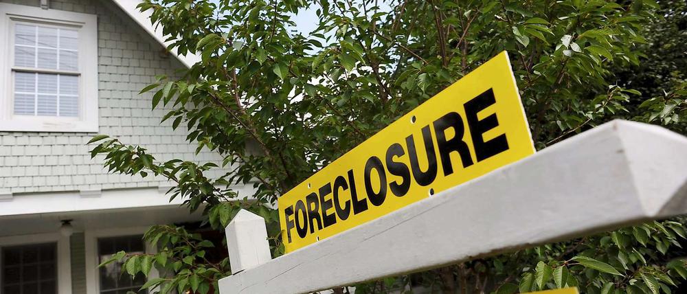 Insolvenzware. Banken kauften in den USA faule Immobilienkredite auf, etwa für dieses Haus in Virginia, und etikettierten diese um zu Papieren mit bester Bonität. Das löste schließlich die Finanzkrise aus – die Weltwirtschaft leidet bis heute unter den Folgen. 