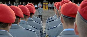 31 von 380 Bundeswehrstandorten sollen geschlossen werden. Besonders strukturschwache Regionen fürchten Schließungen.