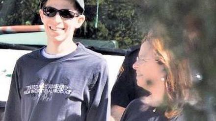 Gilad Schalit mit seiner Mutter am Tag nach seiner Freilassung.