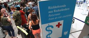 Ansturm von Reiserückkehrern und Einreisenden im Flughafen Frankfurt.