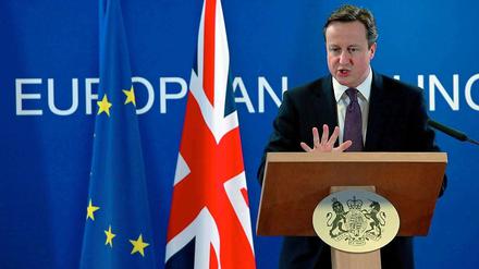 In die Bremse gegangen. Großbritanniens Premierminister David Cameron verteidigt seine Weigerung in Sachen neue EU-Verträge in Brüssel.