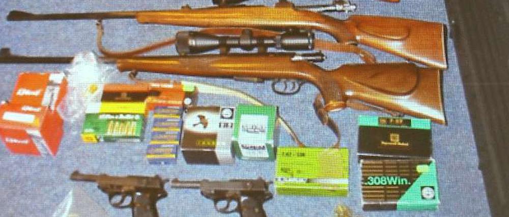 Abschuss. Diese Waffen gehörten Bremer Rechtsextremisten. Die Polizei hatte sie am Dienstag beschlagnahmt. 