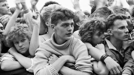 Westband-Festivalsommer 1988 auf der Radrennbahn in Berlin-Weißensee. Hinter dem Fotografen trat Big Country auf. Katarina Witt und Diether Dehm führten durch den Abend, Bryan Adams beendete ihn.