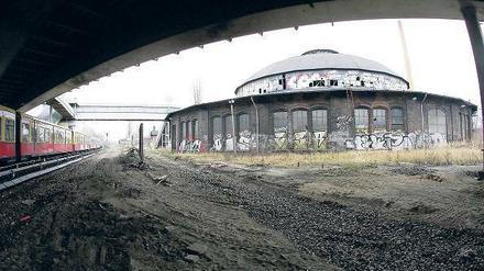 Neue Chance für Ruinenensemble. Der Rundhausschuppen in Pankow-Heinersdorf ist der letzte Bau dieser Art, der in Deutschland errichtet wurde. Er entstand 1893. Foto: Imago