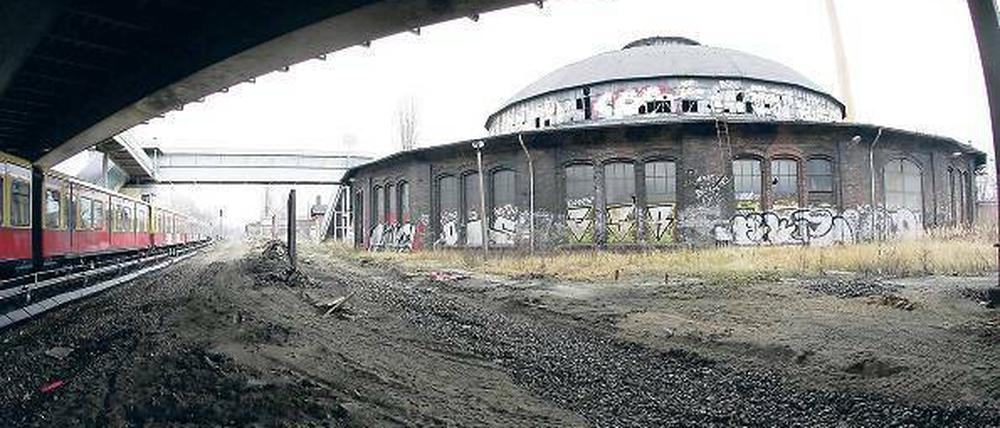 Neue Chance für Ruinenensemble. Der Rundhausschuppen in Pankow-Heinersdorf ist der letzte Bau dieser Art, der in Deutschland errichtet wurde. Er entstand 1893. Foto: Imago