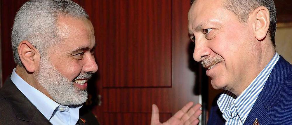 Der Hamas-Regierungschef von Gaza, Ismael Hanija (li.), mit dem türkischen Premier Recep Erdogan.