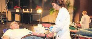 Lebenretter. Kay Wack, 47, Physiotherapeut aus Rahnsdorf, spendet alle acht Wochen Blut für das DRK.