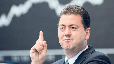 Aufgepasst. Nach oben wird die Luft am deutschen Aktienmarkt langsam dünn, der Dax hat seit Jahresanfang gut 1000 Punkte gewonnen – trotz Euro-Schuldenkrise. Doch die Bewertungen sind nach wie vor günstig. 