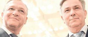 Auf Augenhöhe. Mit Sekt stießen CDU-Chef Frank Henkel und der Regierende Bürgermeister Klaus Wowereit (SPD) im vergangenen November auf die Unterzeichnung des Koalitionsvertrages an. 