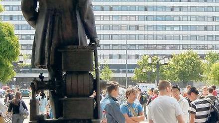 An die Uni. Für Jugendliche ohne Akademikereltern gibt es Förderprogramme, wenn sie an die Uni wollen (hier die TU).