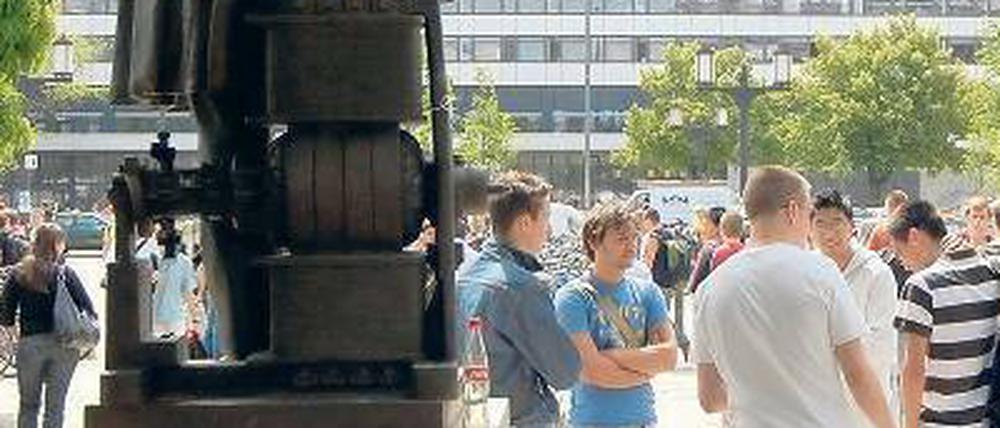 An die Uni. Für Jugendliche ohne Akademikereltern gibt es Förderprogramme, wenn sie an die Uni wollen (hier die TU). 