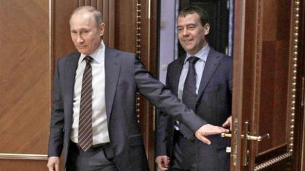 Vor dem Ämtertausch: Russlands Premier Wladimir Putin und Präsident Dmitri Medwedew.