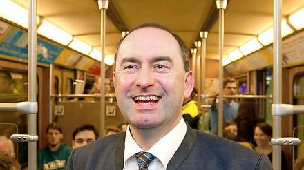 Hubert Aiwanger steht an der Spitze der Freien Wähler in Bayern. Nun hat er sich vorgenommen, aus der kommunalen Wählervereinigung eine bundesweit wirksame Partei zu machen. Das gefällt nicht allen. 