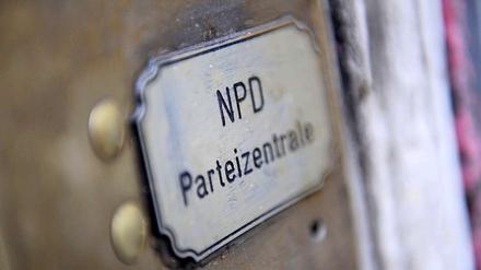 Razzia bei der NPD: die Polizei fand dort rechtsextremistische Musik-CD's.
