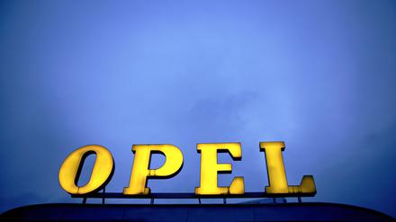 Wieder einmal ziehen dunkle Wolken über dem Bochumer Opel-Werk auf: Droht die Schließung? 
