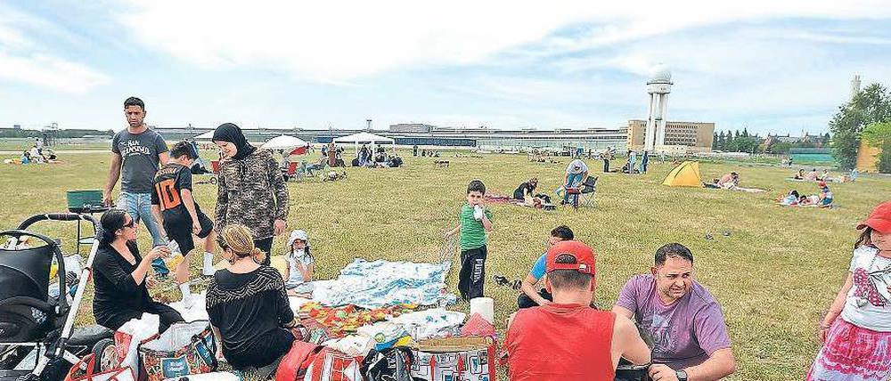 Große Freiheit. Die Schauplätze haben sich geändert, die Gepflogenheiten sind die gleichen. Nun ist Tempelhof die neue Grillstelle für Freunde des täglichen Barbecue. 