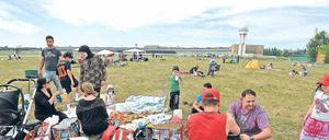 Große Freiheit. Die Schauplätze haben sich geändert, die Gepflogenheiten sind die gleichen. Nun ist Tempelhof die neue Grillstelle für Freunde des täglichen Barbecue. 