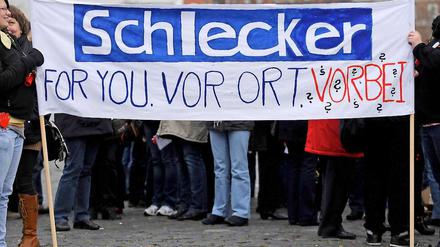 Protestierende Schlecker-Mitarbeiterinnen. Gibt es für sie doch noch die Rettung?