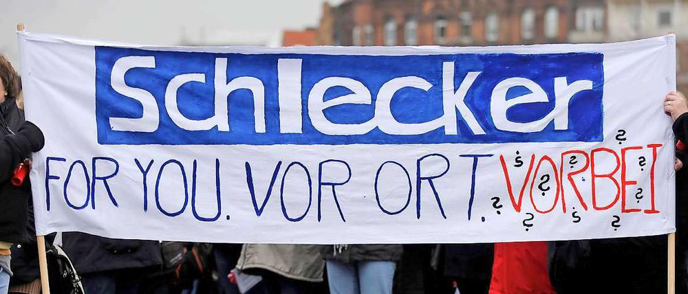 Protestierende Schlecker-Mitarbeiterinnen. Gibt es für sie doch noch die Rettung?