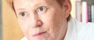 Petra Pau (48), seit 1998 Bundestagsabgeordnete, ist Vizepräsidentin des Parlaments. Die frühere Pionierleiterin gehört zum Reformerflügel der Linkspartei.