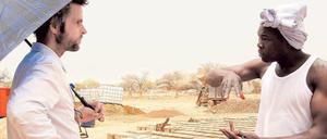 Das Leben ist eine Baustelle. Christoph Schlingensief (1960 - 2010) und der Architekt Diébédo Francis Kéré in Burkina Faso. 