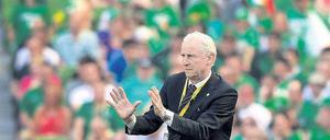 So groß sind unsere Chancen. Trainer Giovanni Trapattoni ist mit seinen Iren nur Außenseiter bei der EM. Foto: AFP