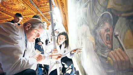 Mutmaßungen. Kunsthistoriker Seracini vermutet hinter einem Vasari-Fresko in Florenz ein Gemälde Leonardos. Doch Vasari erwähnte das Original nicht in einschlägigen Schriften.